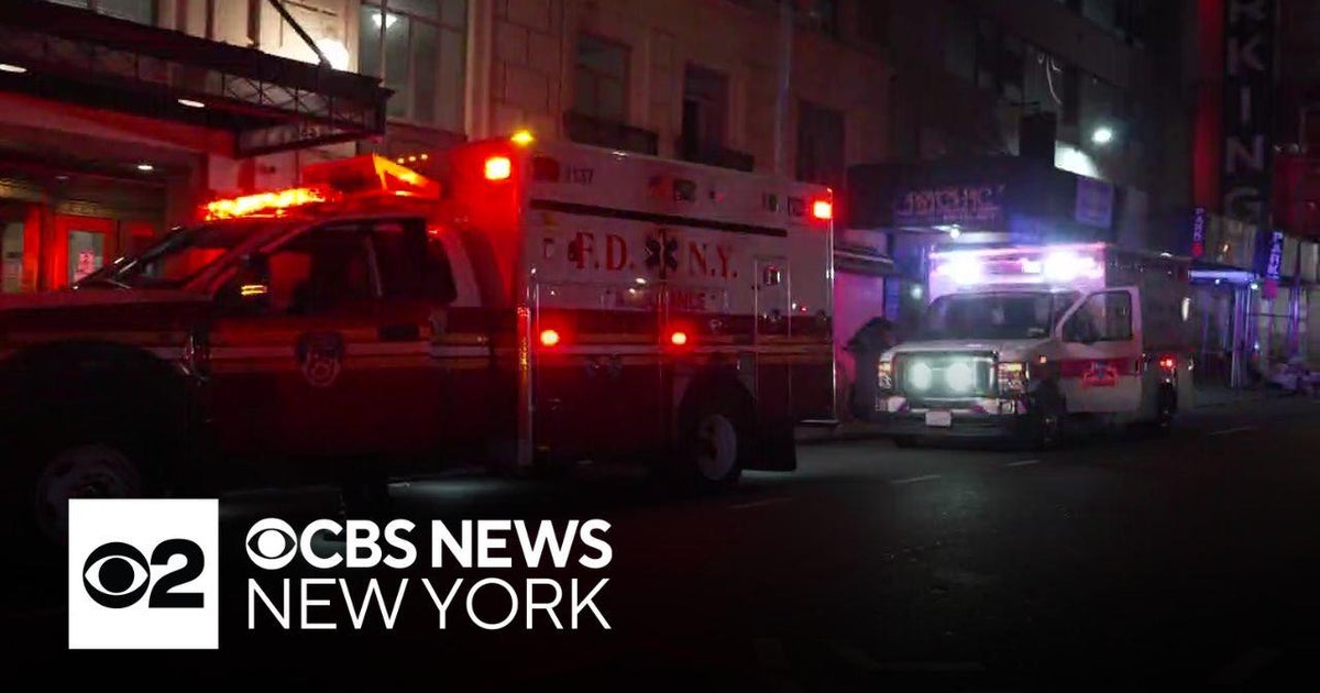 Man stabbed to death at the Times Square Hotel - CBS New York