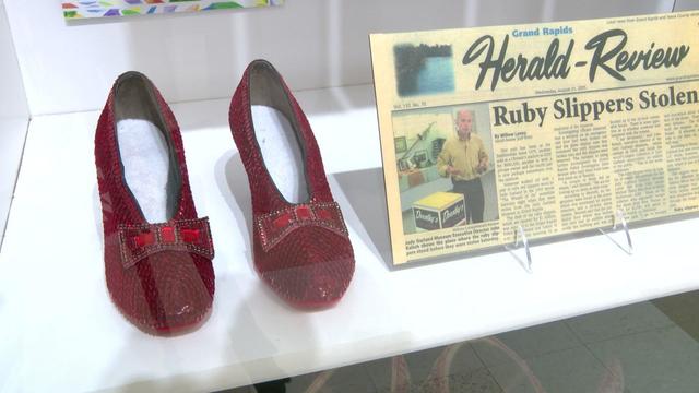 10p-pkg-ruby-slippers-f-wcco5qc1-00-03-4824.jpg 