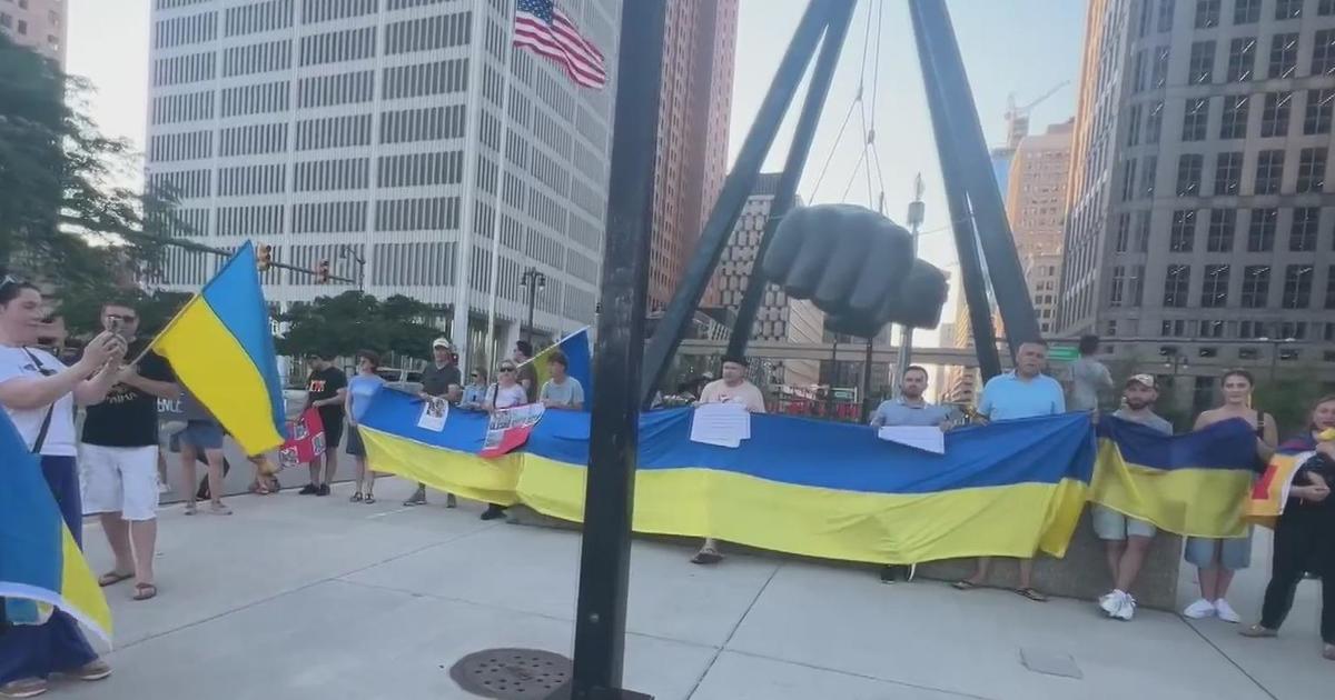 Supporters of Ukraine rally in downtown Detroit
