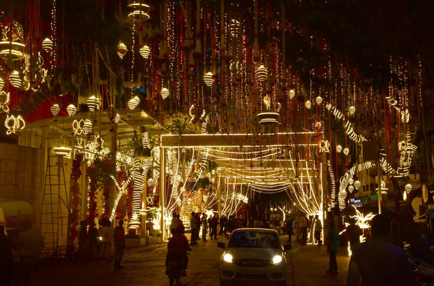 Mukesh Ambani Residence Antilia decorada antes do casamento de seu filho Anant Ambani