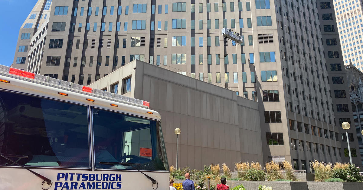 Window washers rescued after being trapped on stalled scaffolding in downtown Pittsburgh