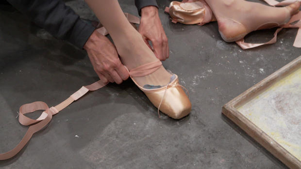 ballet-pointe-shoes.jpg 