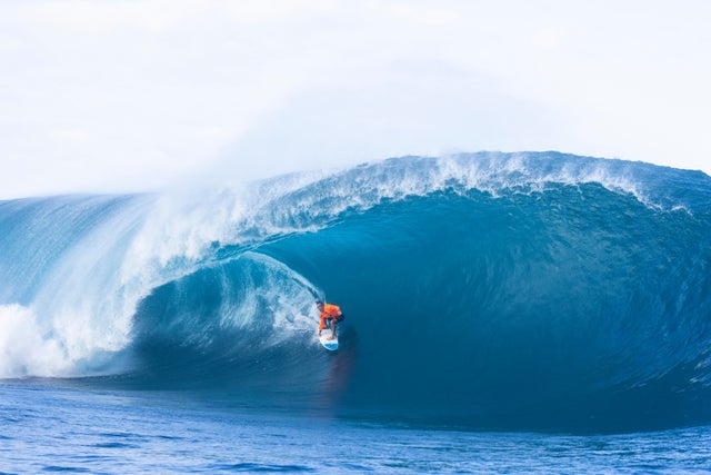 TOPSHOT-SURFING-TAHITI-WSL-OLY 