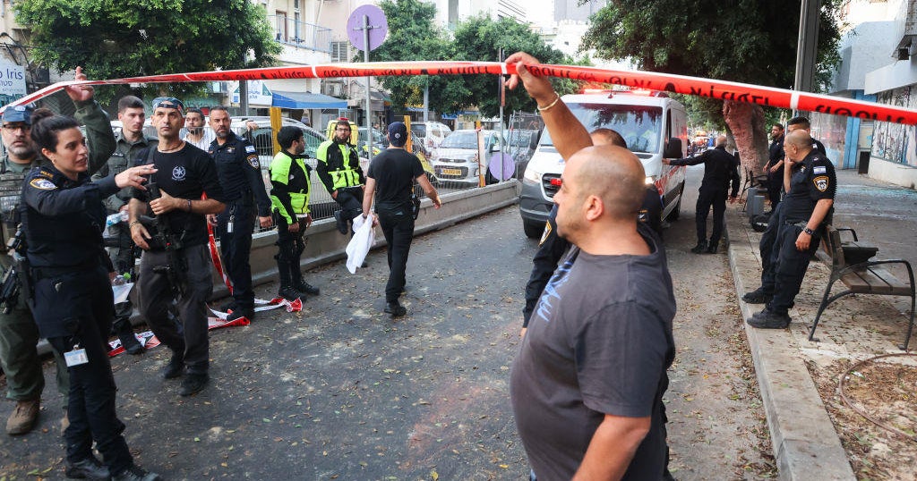 İsrailli yetkililer, Tel Aviv'deki patlamada 1 kişinin öldüğünü, çok sayıda kişinin yaralandığını söyledi