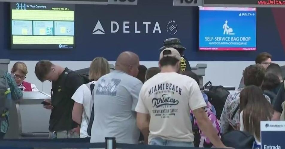 Miami International packed with travelers whose flights were delayed due to outage Miami International packed with travelers whose flights were delayed due to outage