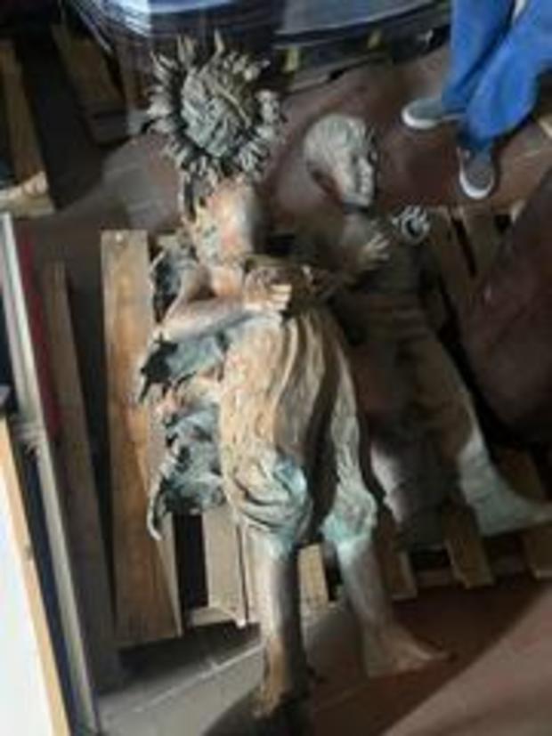 bronze-statues.jpg 