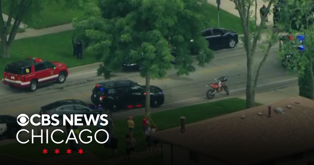 Suspected shooter holds police in standoff in Schaumburg, Illinois - CBS Chicago
