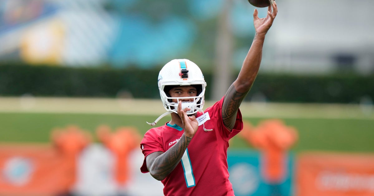 Dolphins, Tua Tagovailoa agree to four-year, 2.4 million extension with 7 million guaranteed Dolphins, Tua Tagovailoa agree to four-year, 2.4 million extension with 7 million guaranteed