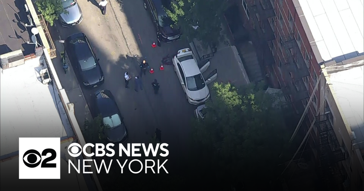 2 people shot inside car on Upper East Side, police say - CBS New York