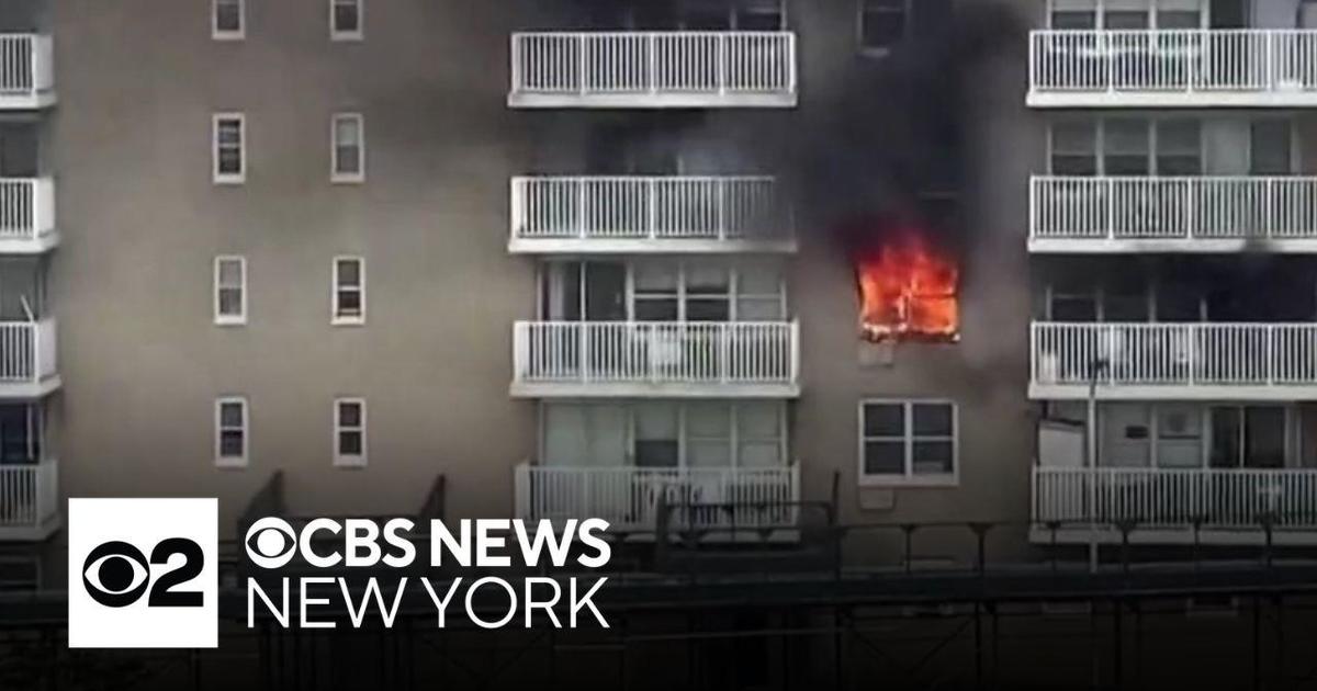 High-rise fire in Queens - CBS New York