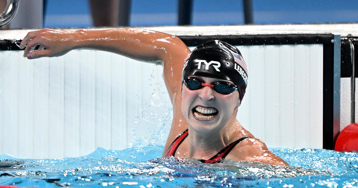 USA's Katie Ledecky wins gold in 1,500meter freestyle, claiming record