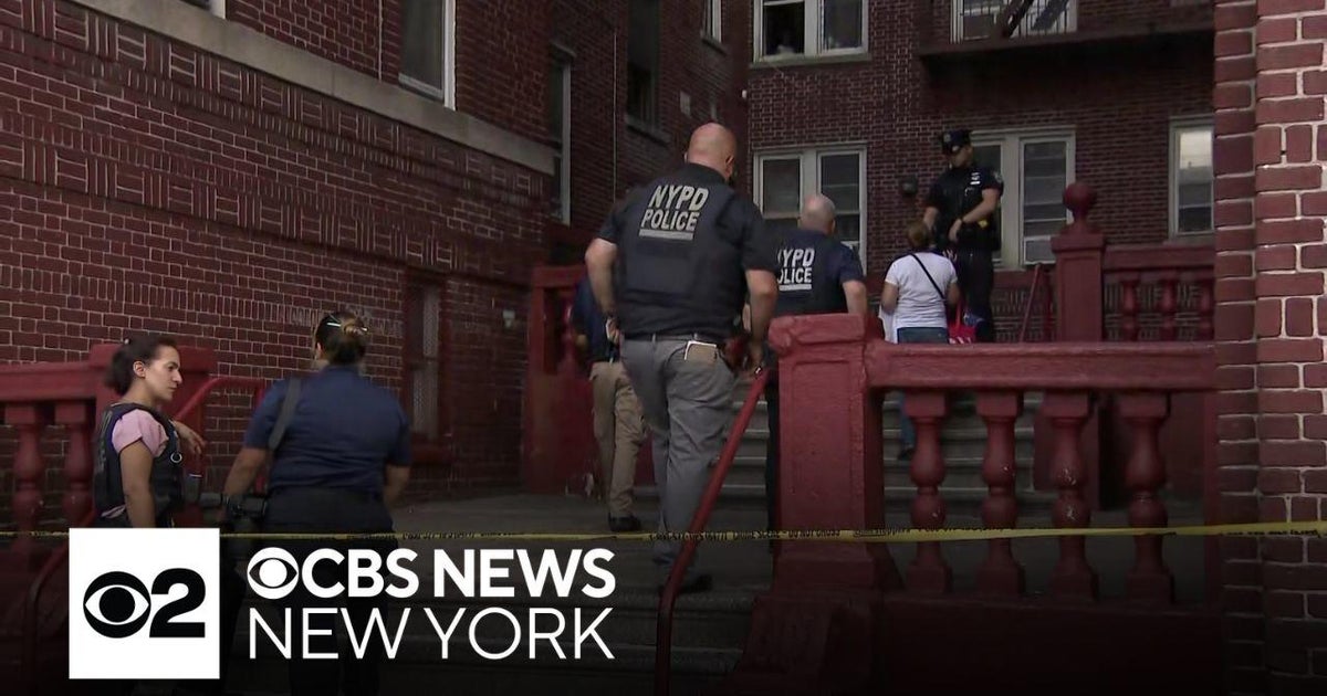 Police investigating deadly stabbing inside Bronx apartment building ...