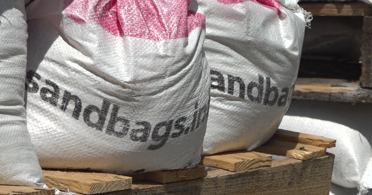 Ahead of possible bad weather, North Bay Village distributes sandbags to residents Ahead of possible bad weather, North Bay Village distributes sandbags to residents