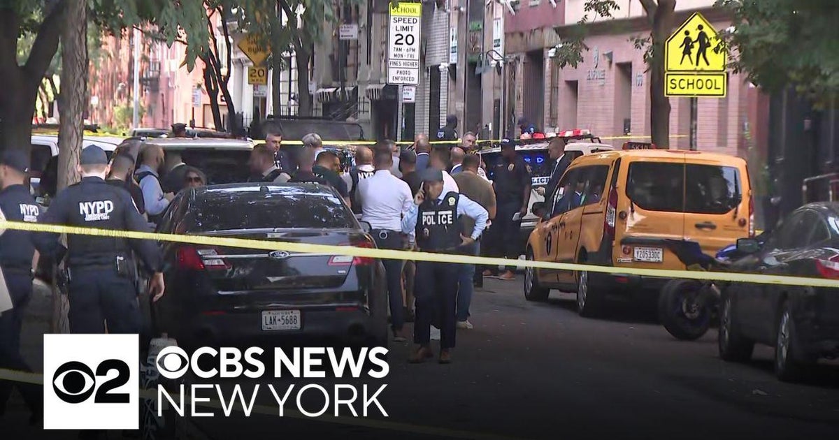 Lower Manhattan shooting injures 2 NYPD sergeants - CBS New York