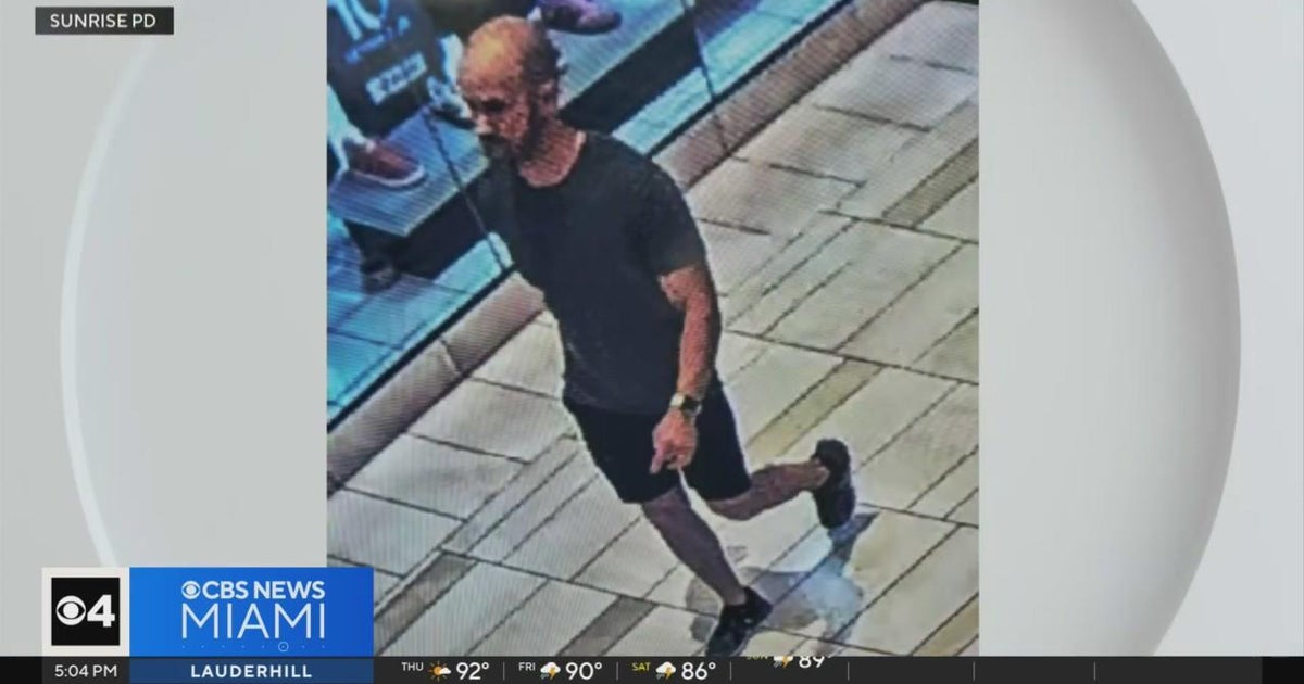 Shoppers worried as police search for voyeur peeping on women in changing rooms at Sawgrass Mills - CBS Miami