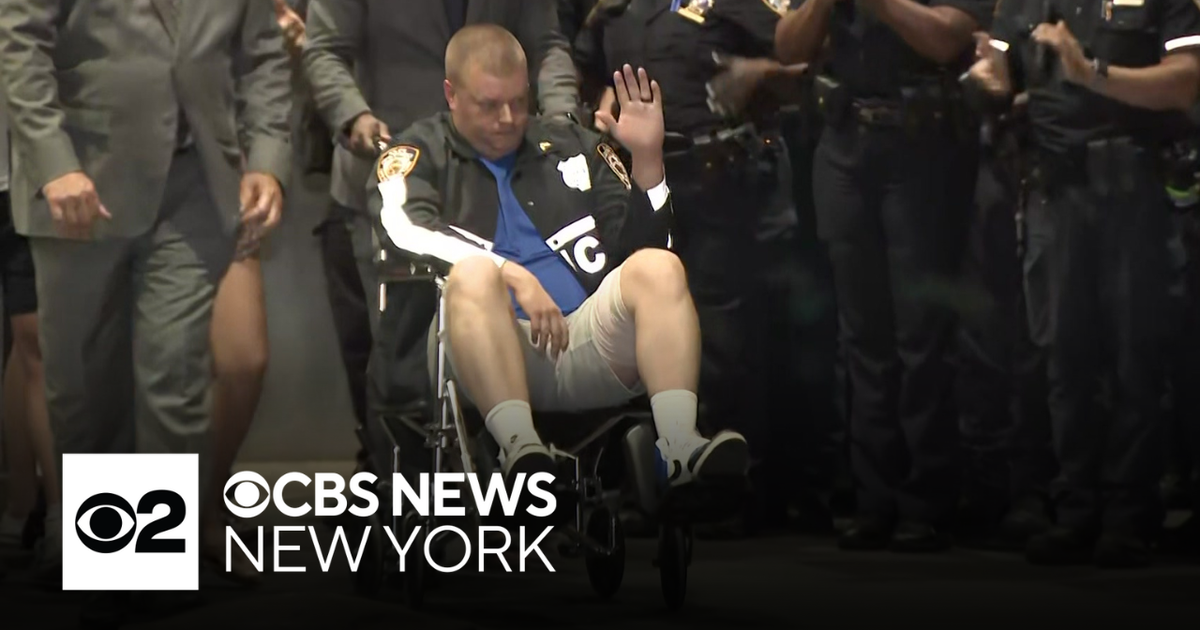 1 NYPD sergeant home from hospital after shooting - CBS New York