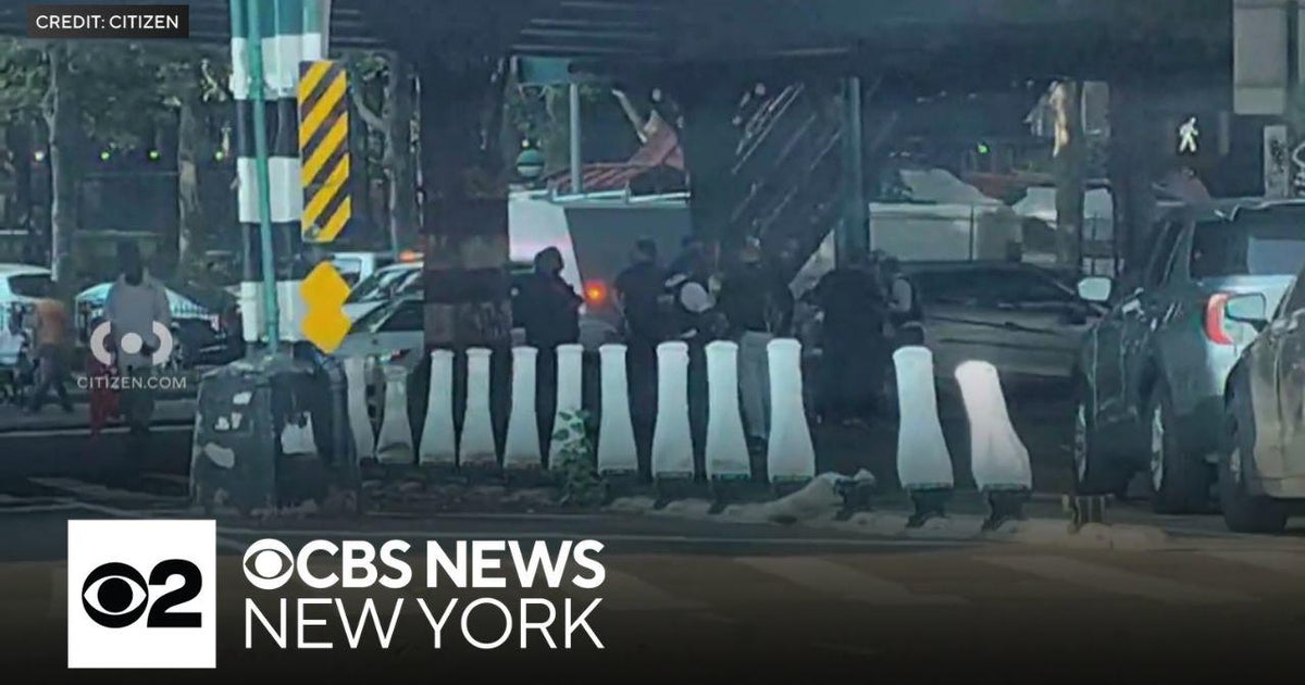 1 injured in shooting at Bronx train station - CBS New York