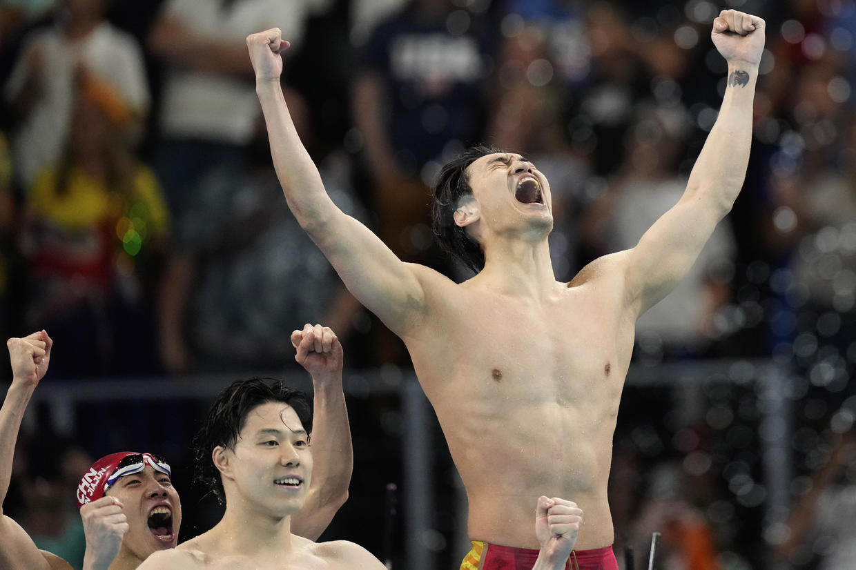 U.S. swimmer Bobby Finke wins Olympic gold, sets record in 1,500meter