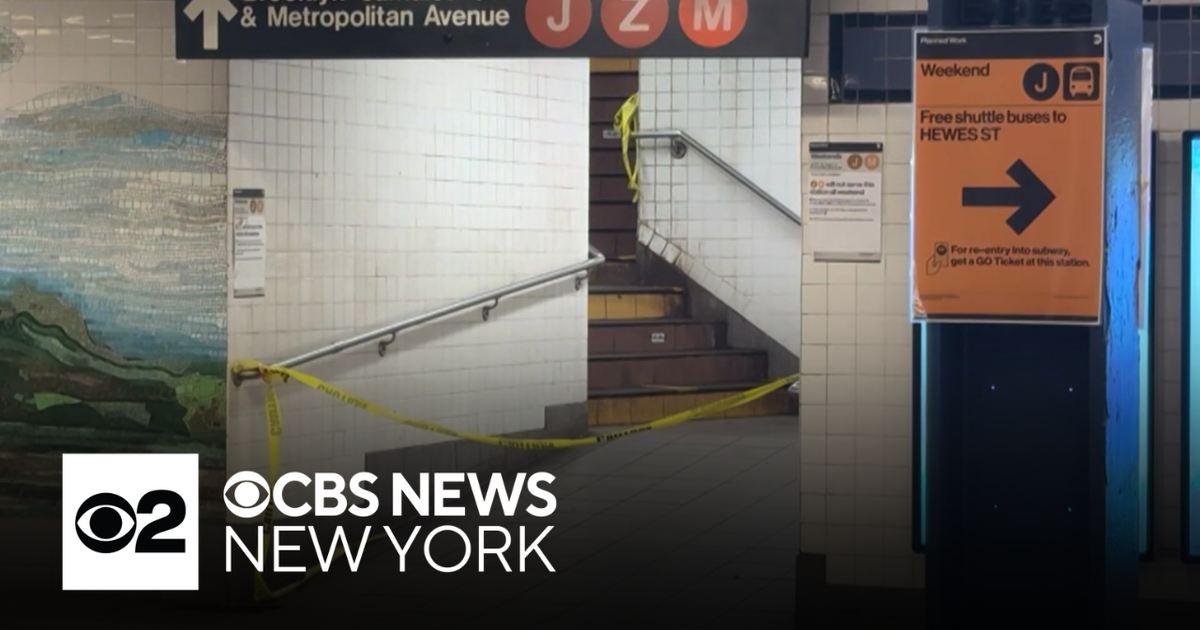 2 women pushed onto subway tracks in Manhattan - CBS New York