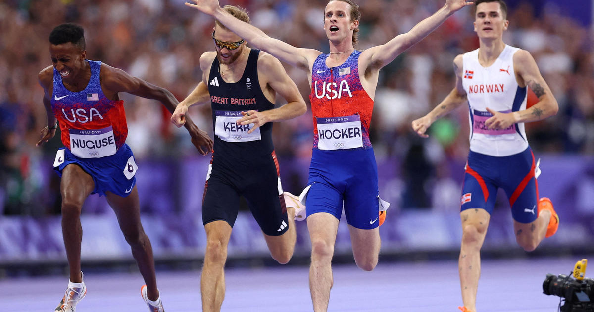 American Cole Hocker stuns with Olympic gold in males’s 1,500 meters, upsets Ingebrigsten and Kerr