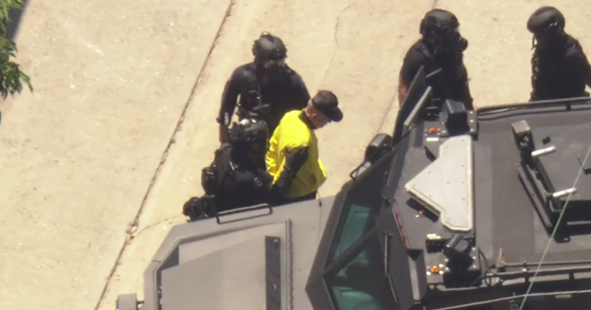 SWAT officers detain man in Highland Park hours after he allegedly ...