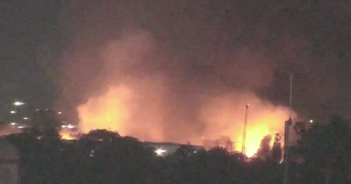 Fire at pallet yard produces thick smoke in Modesto