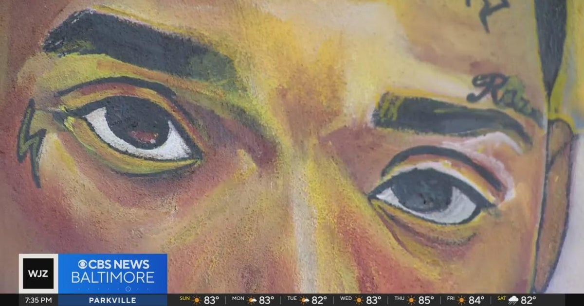 Loved ones honor slain Baltimore rapper 