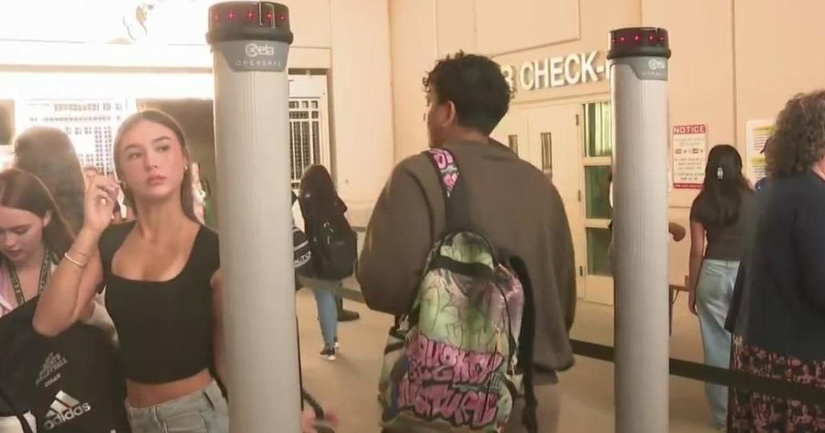 Broward students start first day of school with metal detectors, cellphone policy changes