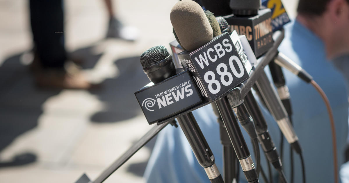 Radio station WCBS 880 ends its pure news program after almost 60 years