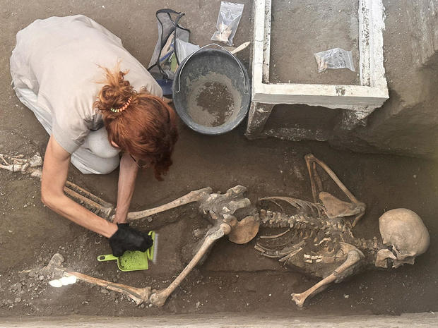 Ancient Pompeii reveals two more victims of eruption 