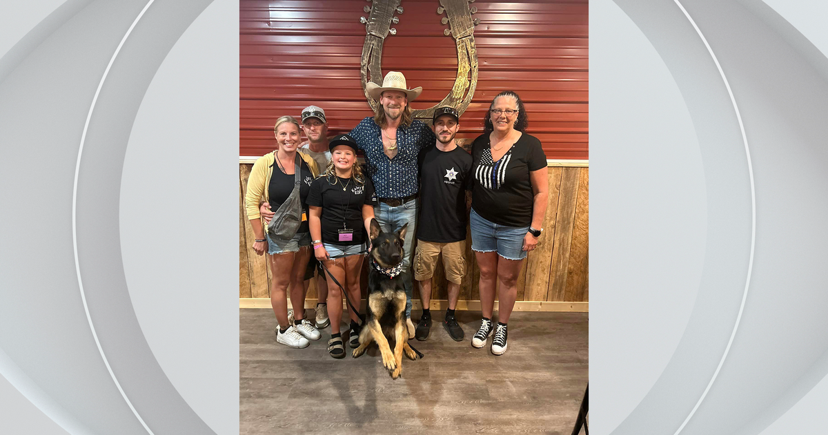 Brian Kelley surprises 12-year-old concert promoter with a Tarentum police dog