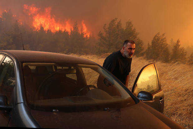 Major wildfire continues to rage in Greece's Attica region 