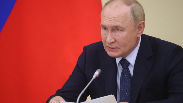 Putin orders army to dislodge Ukrainian troops from Russian territory as over 120,000 flee border area