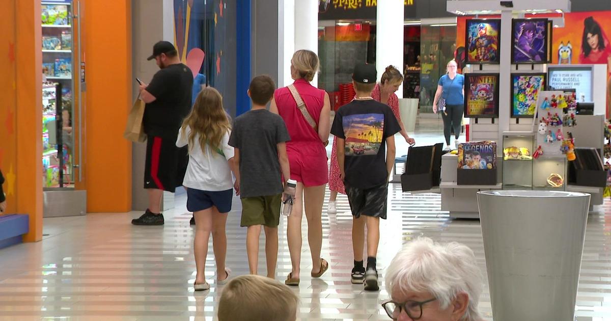 Back-to-school shoppers hunt for deals at Mall of America