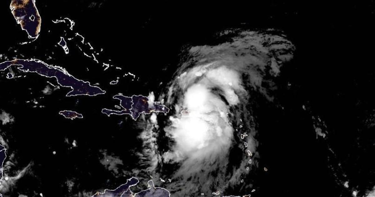 Espera-se que a tempestade tropical Ernesto se torne um furacão a qualquer momento ao norte de Porto Rico.