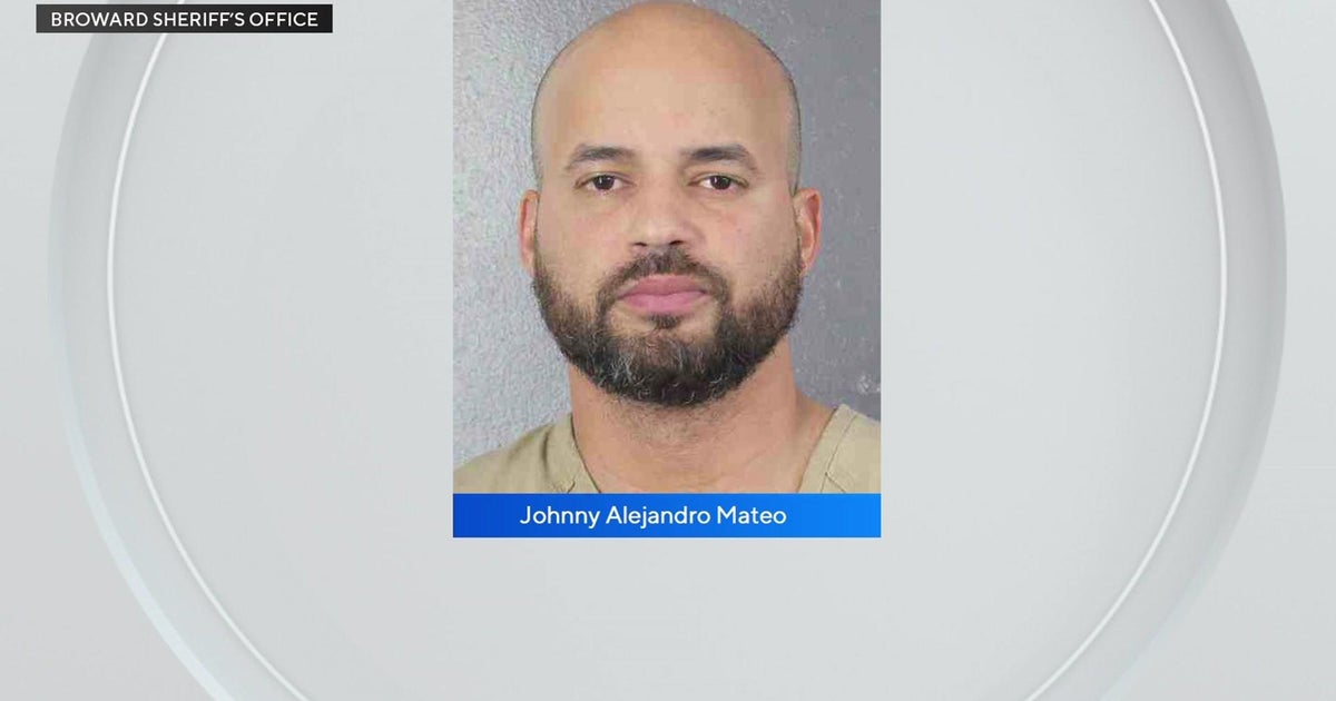 Lauderhill police officer arrested, faces voyeurism charge Lauderhill police officer arrested, faces voyeurism charge