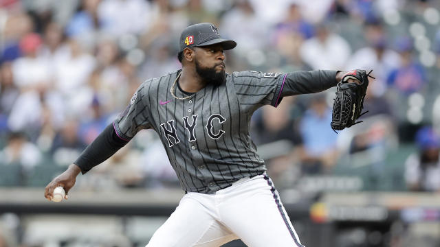 Luis Severino #40 of the New York Mets pitches during the first inning against the Miami Marlins at Citi Field on August 17, 2024 in New York City. 