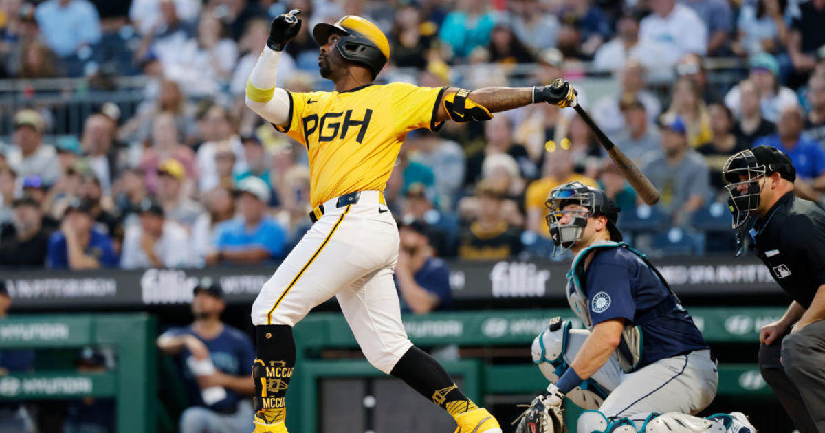 Pirates place Andrew McCutchen on 10-day injured list due to left knee inflammation