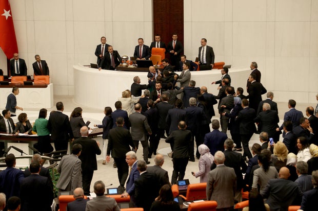 Reunião extraordinária do parlamento turco em Ancara