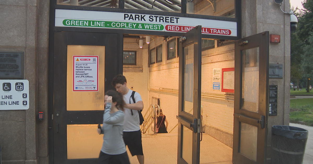 Man dies after falling onto electrified T-tracks at Boston’s Park Street Station