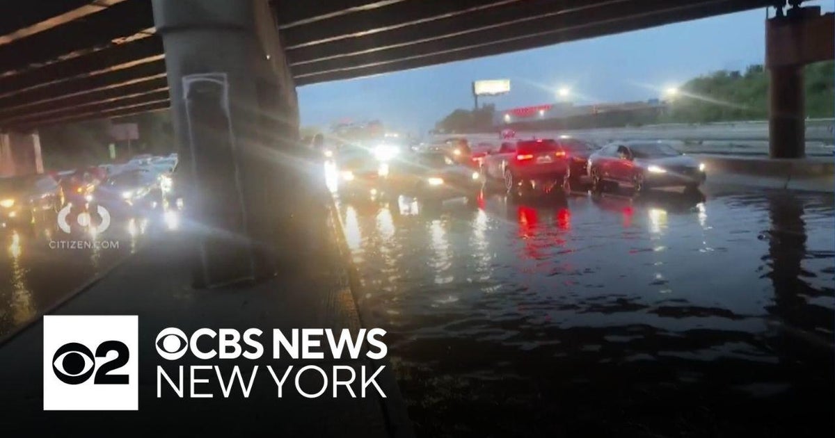 Cars stuck on flooded highway in New Jersey - CBS New York