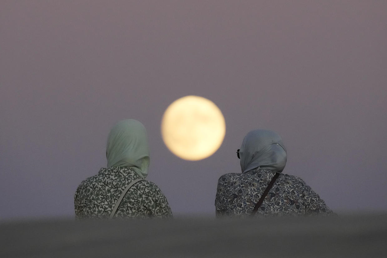 Photos of the blue supermoon show August's rare lunar phenomenon light