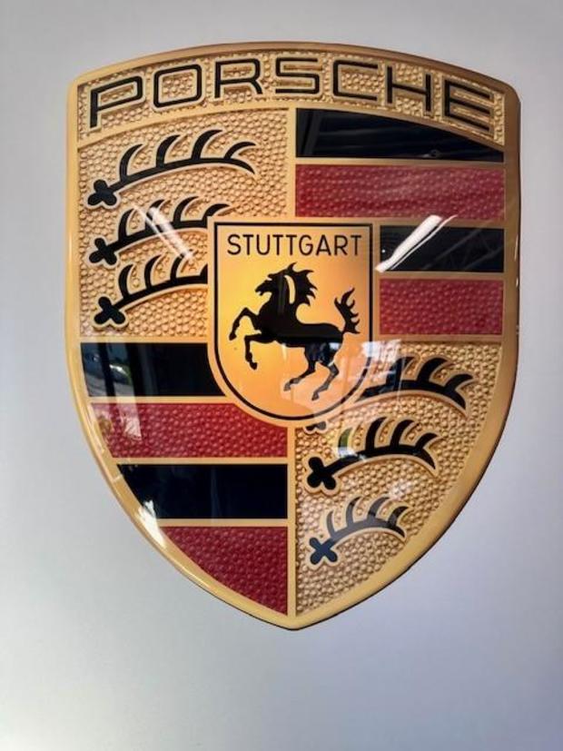 porsche-logo.jpg 