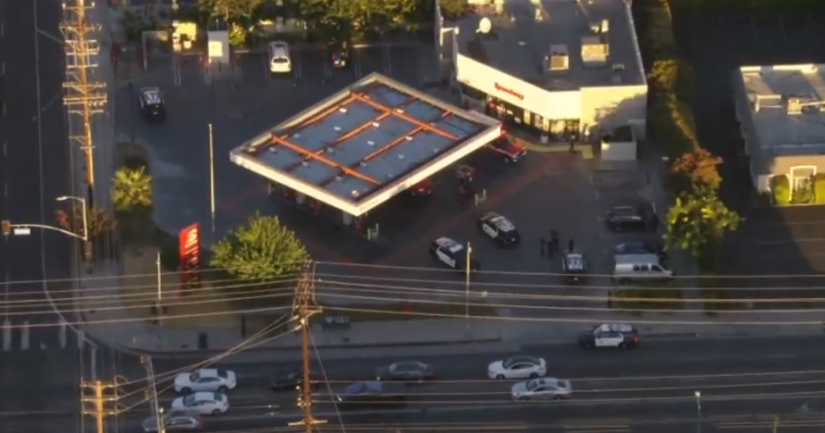 Man shot by suspect with BB bun at Northridge gas station