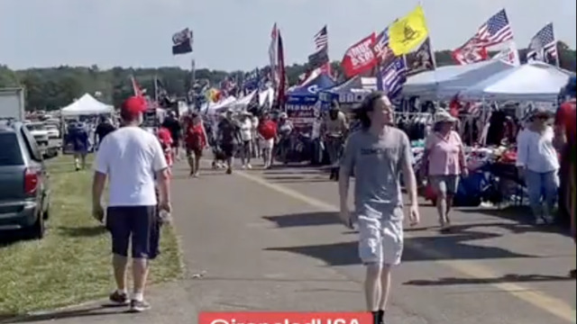 Crooks outside Trump rally site 