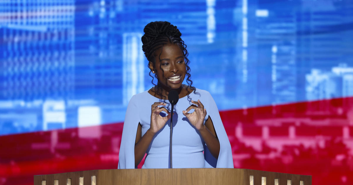 Amanda Gorman debuts new poem on DNC's third night