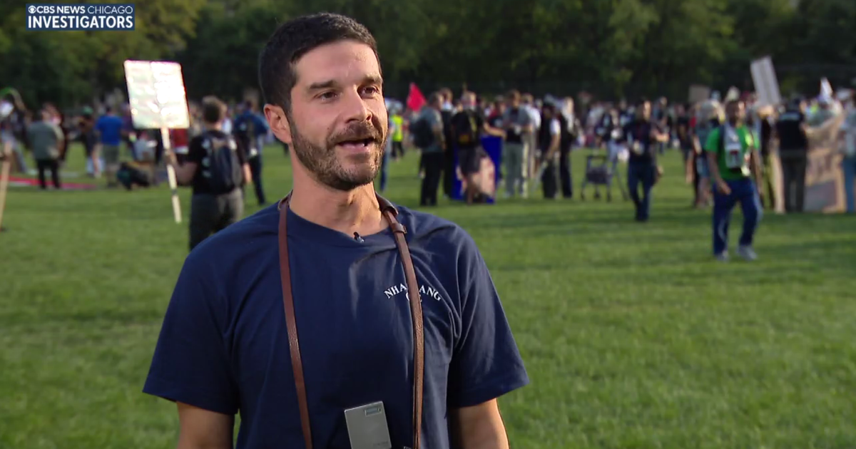 Foreign photojournalist reports on his arrest during the DNC protest in Chicago