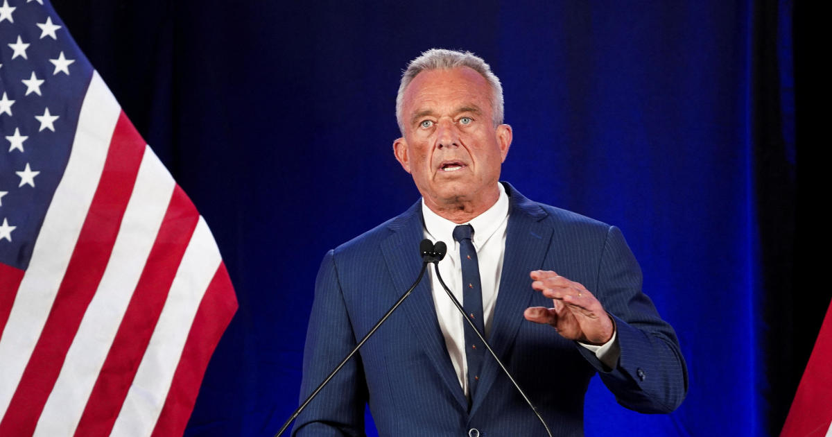 RFK Jr. endorses Trump and suspends presidential campaign