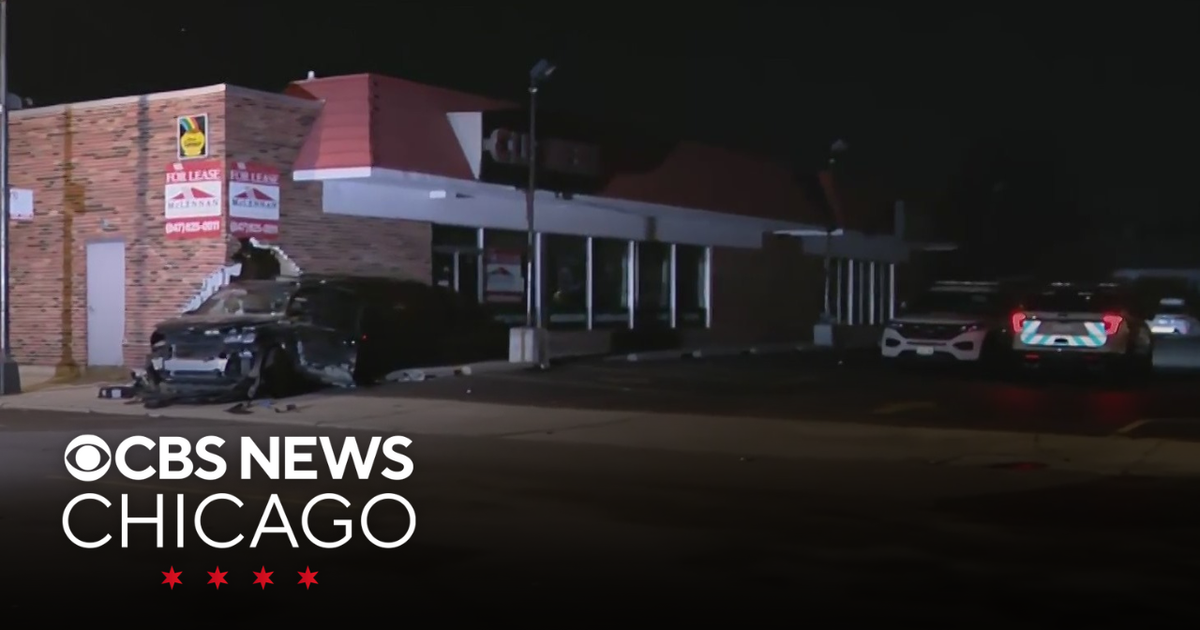 Crash involving stolen car on NW Side leaves 5 hurt - CBS Chicago