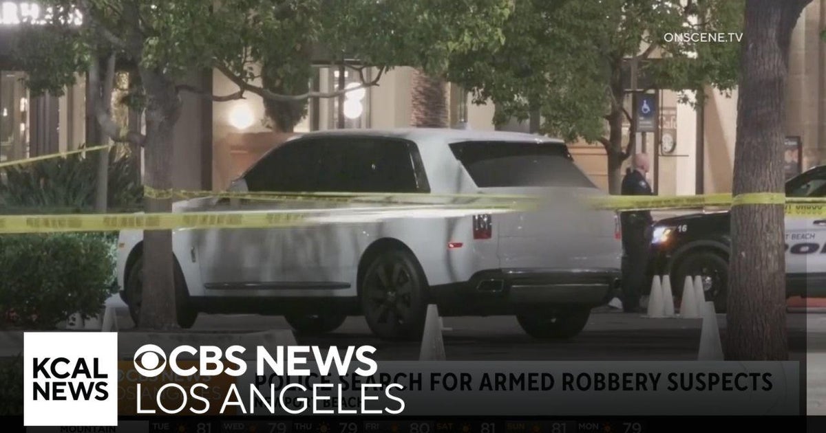 Newport Beach police search for robbery suspects - CBS Los Angeles